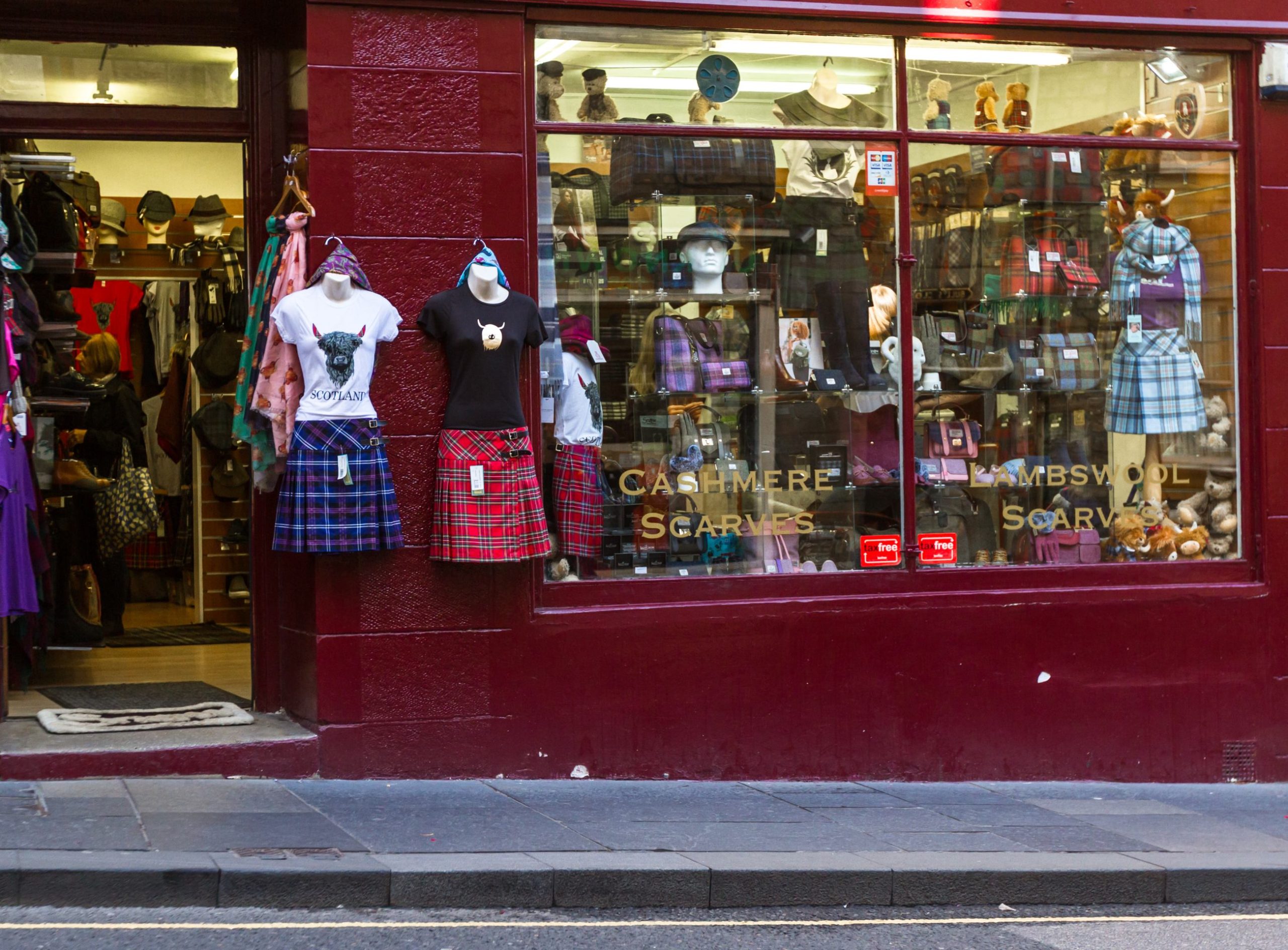 edinburgh-scotland-september-13-2019-retail-sho-2025-10-28-21-32-11-utc